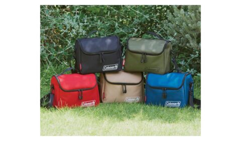 【新刊情報】Alpen Outdoors 外の熱から守る！ 多機能レジャーバッグBOOK feat. Coleman (BLACK/DEEP RED/MOSS GREEN)（Special PackageBLACK/DEEP RED/ NAVY/MOSS GREEN/SAND BEIGE）