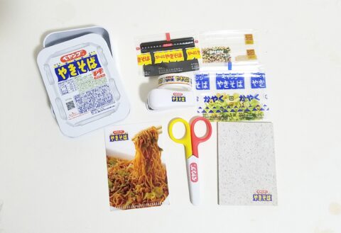 【フラゲレビュー】MonoMax（モノマックス）2025年7月号《特別付録》本物そっくり！ ペヤング ソースやきそば 超豪華！ 文具9点セット